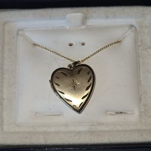 Gold heart photo locket necklace